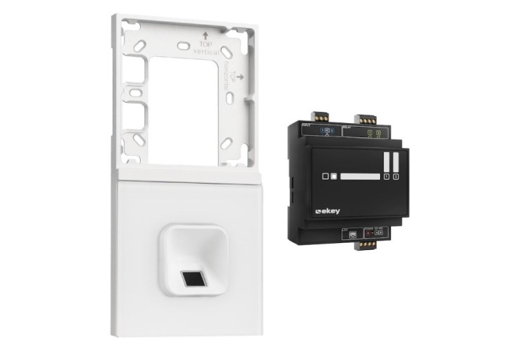 ekey xLine Fingerprintset Unterputzmontage, Loxone Montagerahmen 2-fach Silber